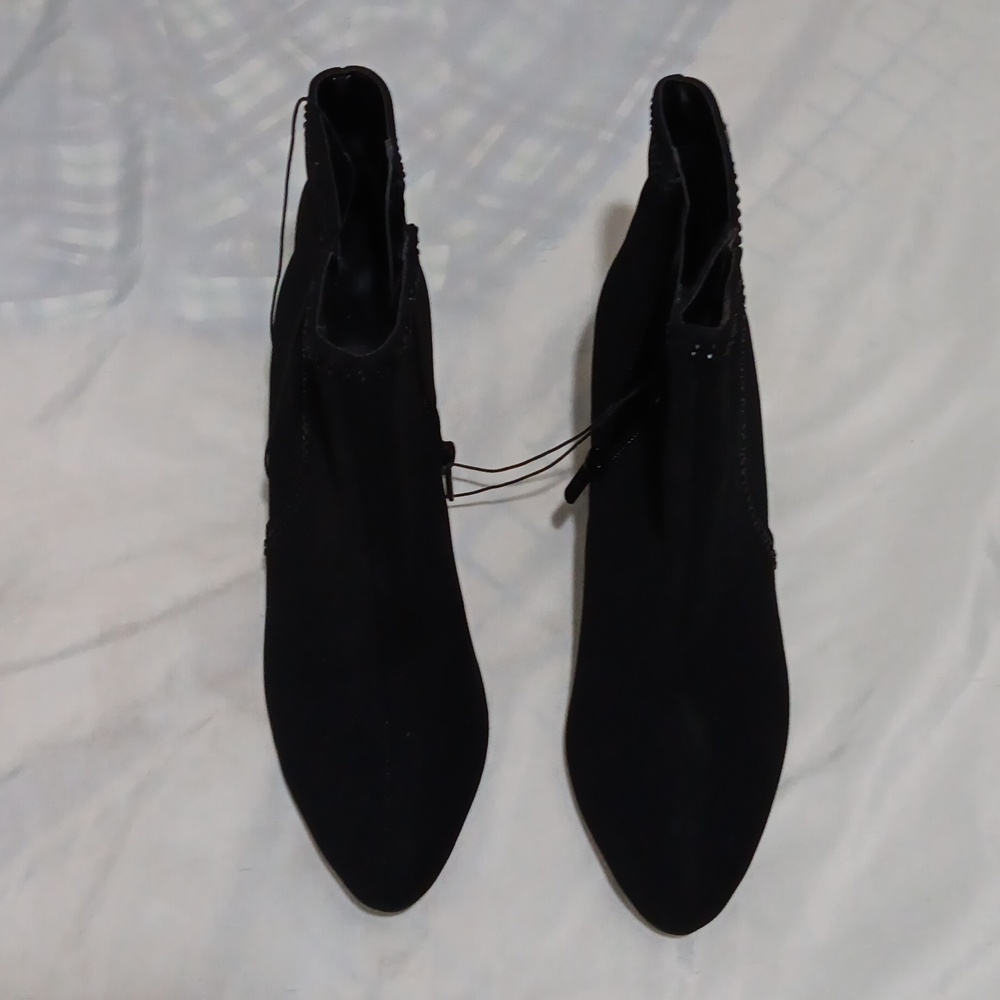 Tribeca Bling Impo boots size 8 color black.